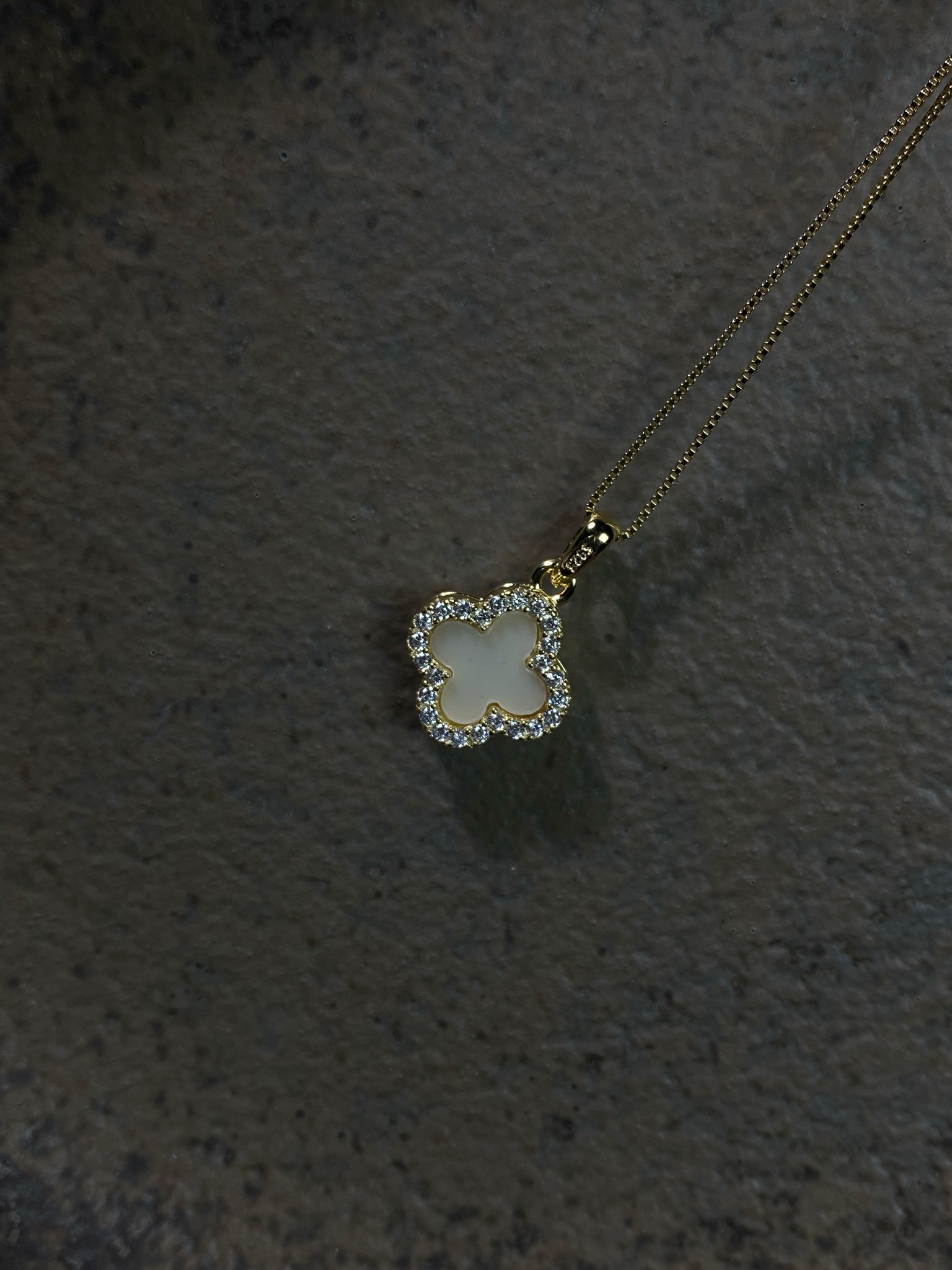 Double-sided Clover Crystal Edge Necklace