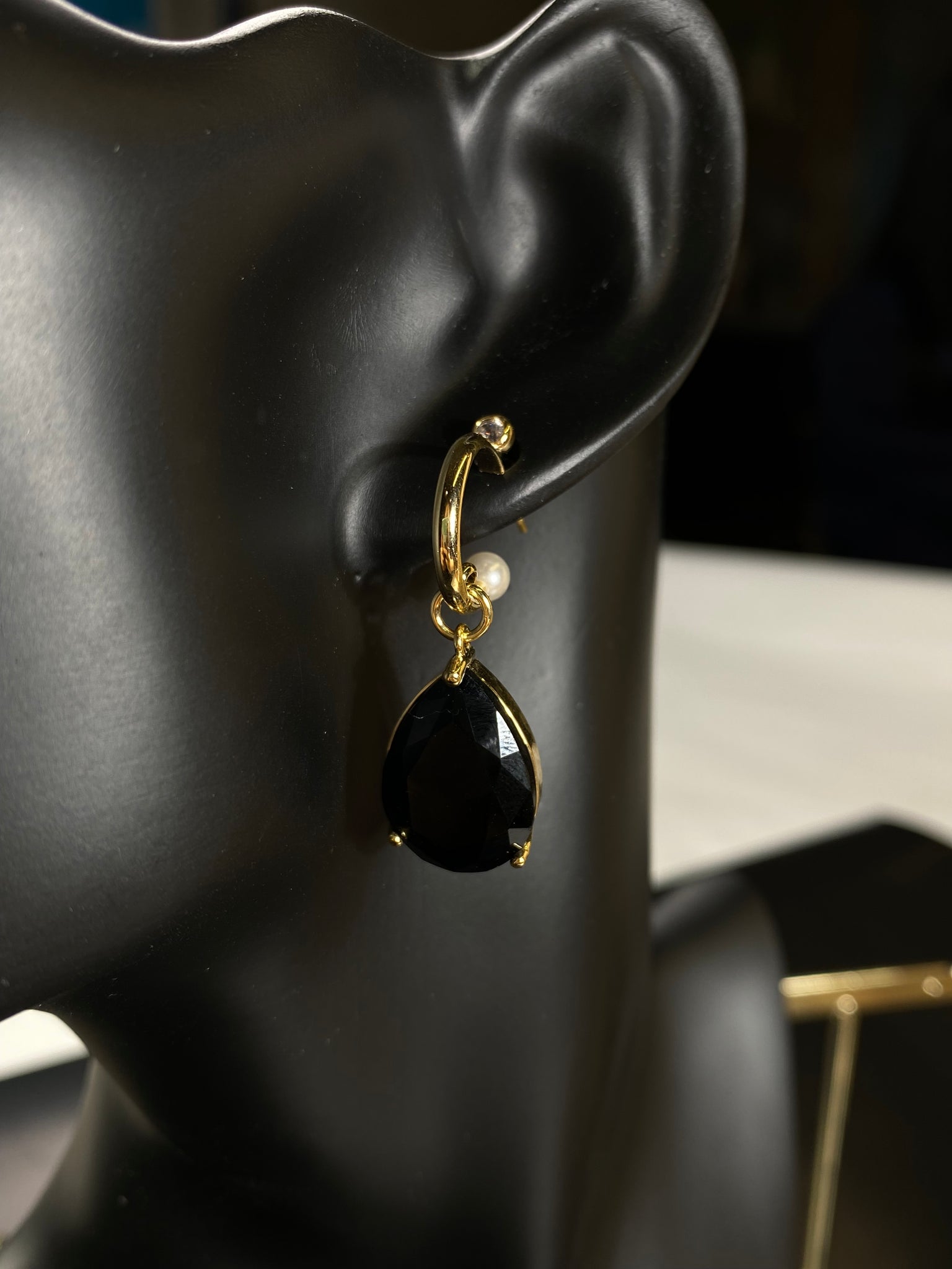 retro black earrings  senior sense earrings  ambience sense earrings female unique design show face small earrings