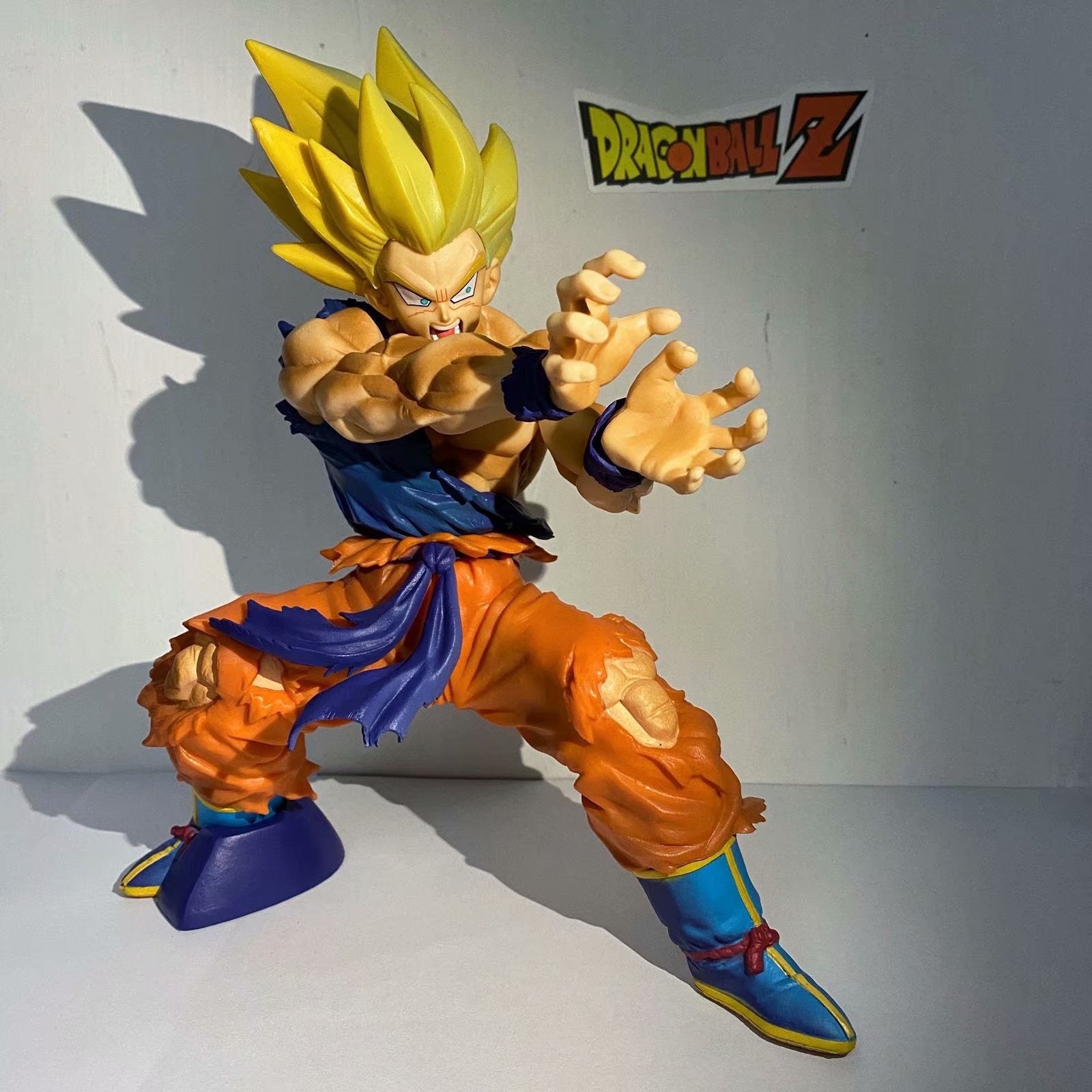 Dragon Ball 20th Anniversary Super Saiyan Kamehameha Battle Damaged Edition