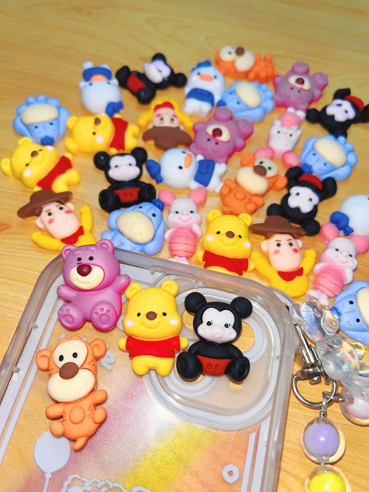 Buy Mini resin charms with freebies, the host will packing for you in live stream.